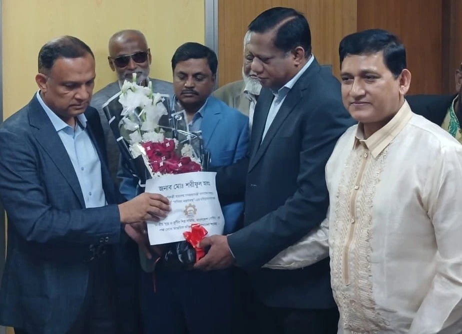 জাতীয় ক্ষুদ্র ও কুটির শিল্প সমিতি থেকে অভিনন্দন জানায় জনাব মোঃ শরীফুল আলম মাননীয় প্রতিমন্ত্রী বাণিজ্য মন্ত্রণালয়